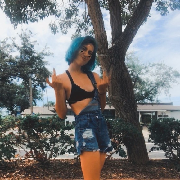 Meet Olivia! Living life for zero waste 💚♻️ - Picture 4 of 6